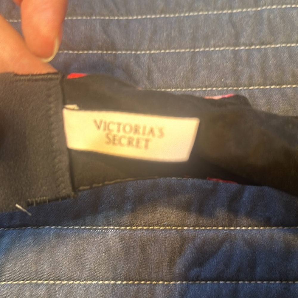 Victoria’s Secret never worn bra! - Picture 4 of 4